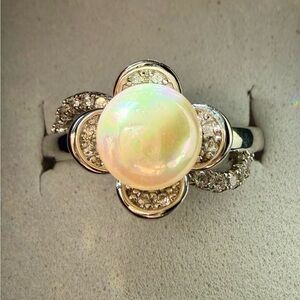 NEW! Pretty Bird Jewelry Elegant Pearl & Pavé Crystal Silver Ring